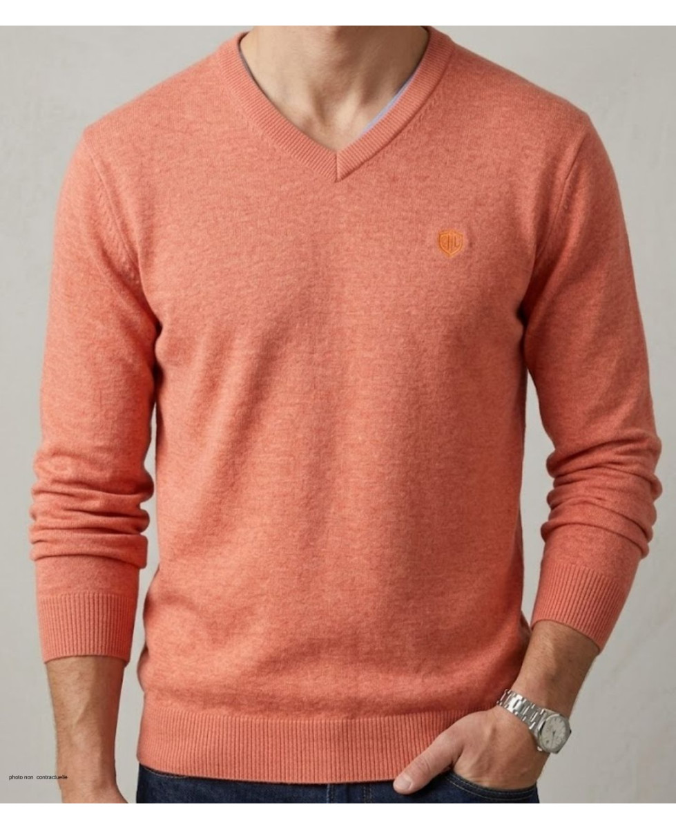 Pull col V pour homme CHALLENGER modèle PALAIS2 de couleur orange en maille fine de face.
