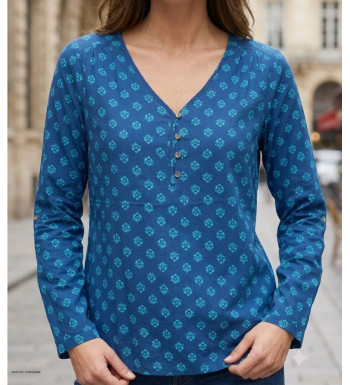 Chemisier imprimé à motifs pour femme MAYFLOWER modèle CROISADE2 coloris bleu marine en viscose avec manches retroussables.