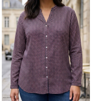 Chemisier à motifs imprimés pour femme MAYFLOWER modèle CELESTE1 en viscose fluide coloris noir et rouge avec col ouvert.