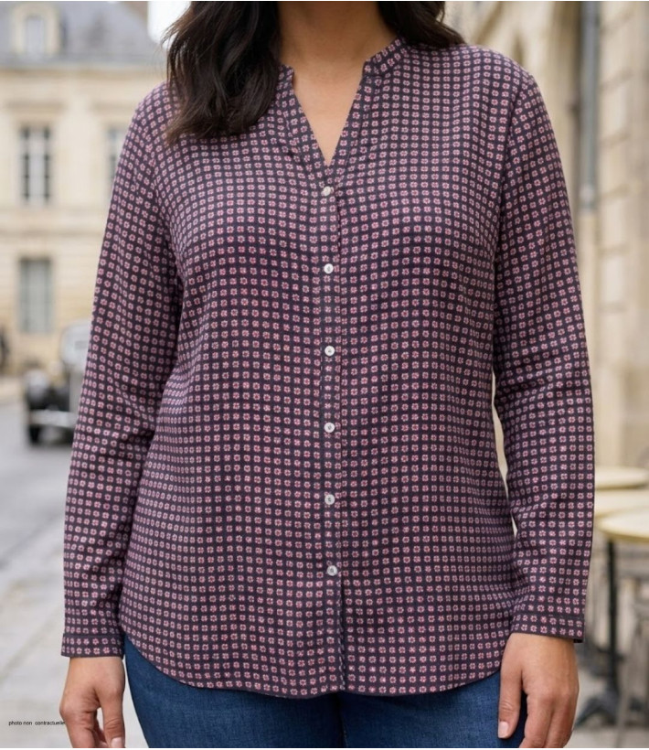 Chemisier à motifs imprimés pour femme MAYFLOWER modèle CELESTE1 en viscose fluide coloris noir et rouge avec col ouvert.