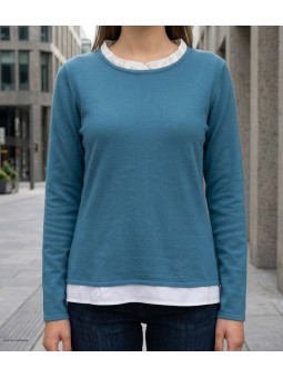 Pull uni de style 2-en-1 pour femme modèle PULF2004A en maille fine avec col et bas de chemise blancs intégrés.