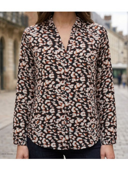 Chemisier imprimé à motifs pour femme MAYFLOWER modèle MINO1 en tissu fluide avec manches longues et col classique.