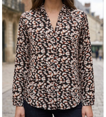 Chemisier imprimé à motifs pour femme MAYFLOWER modèle MINO1 en tissu fluide avec manches longues et col classique.