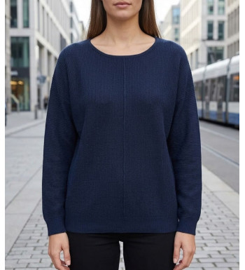 Pull uni en maille fine pour femme MAYFLOWER modèle CANON2 coloris bleu marine de coupe droite.