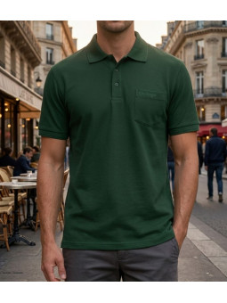 Polo manches courtes CHALLENGER modèle ROMEO2 coloris vert foncé en maille piquée avec poche poitrine pour homme.