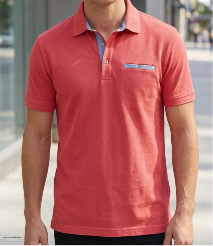 Polo manches courtes pour homme Challenger modèle POL3001C coloris rouge uni en maille piquée avec poche poitrine boutonnée.