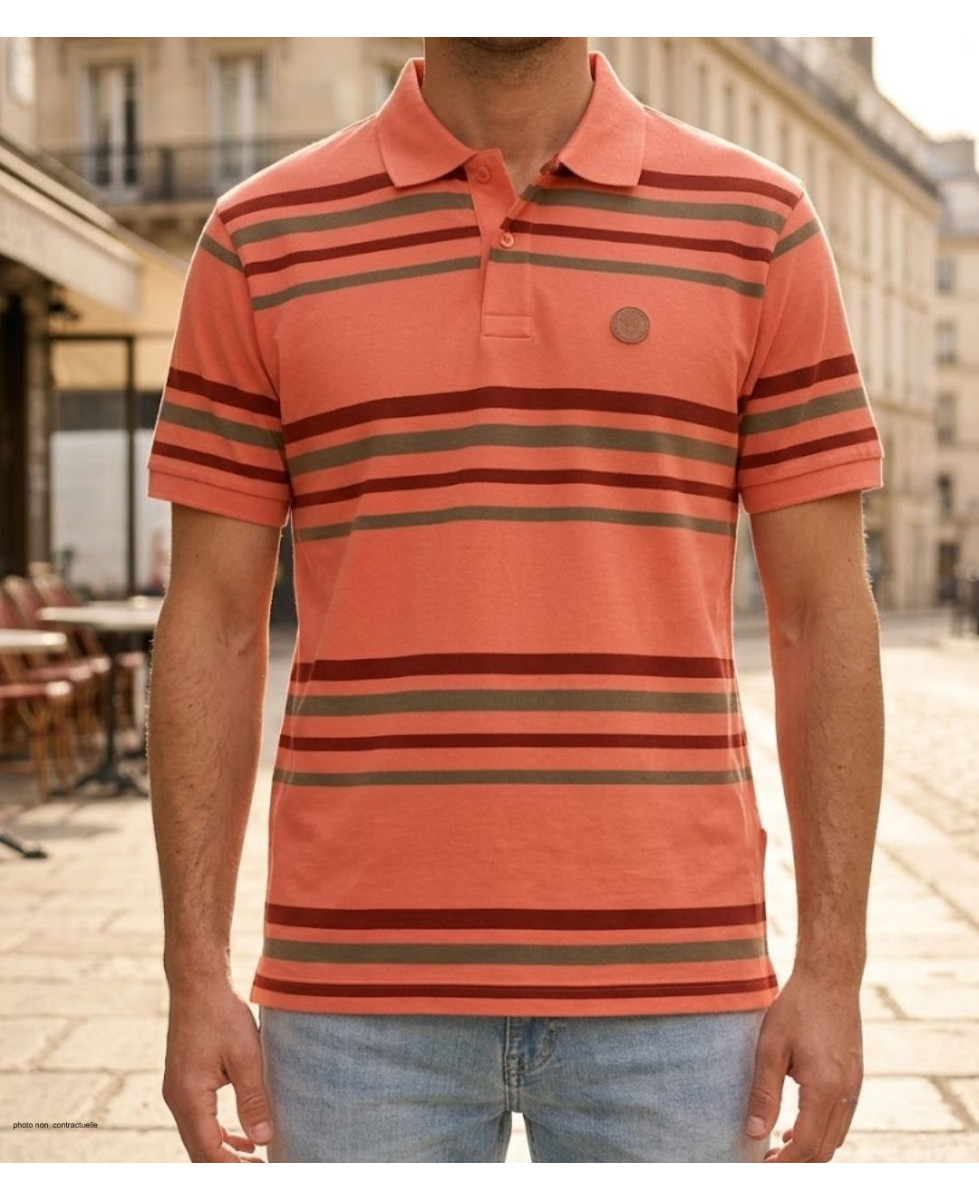Polo manches courtes pour homme Winchester modèle Ready1 en coton à rayures horizontales corail et bordeaux avec col boutonné.