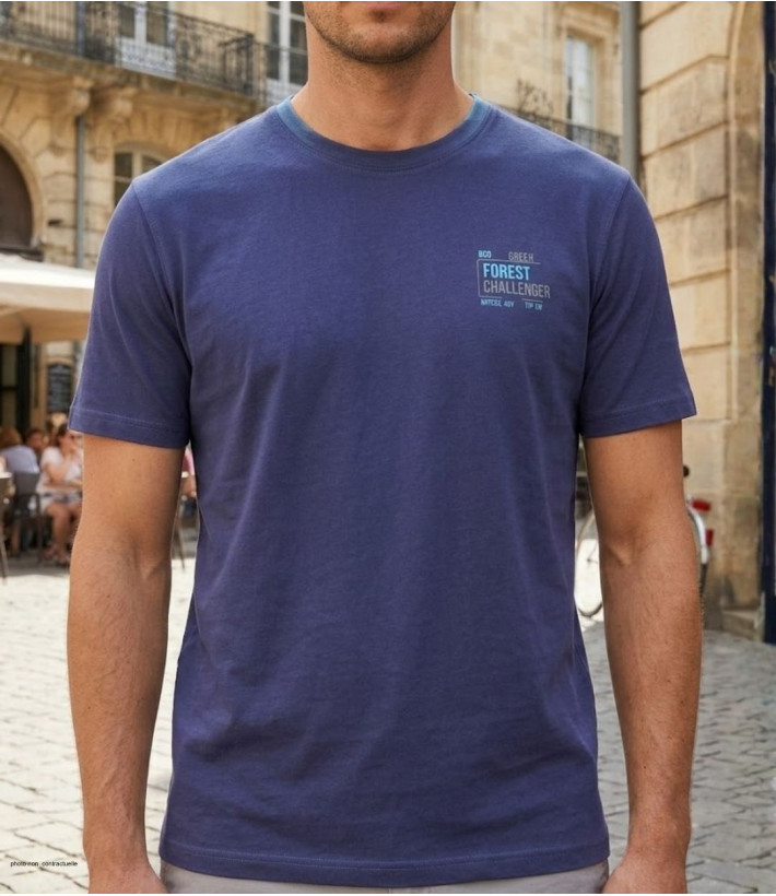 Tee-shirt manches courtes pour homme CHALLENGER modèle SENADOR3 coloris bleu indigo avec col rond et sérigraphie poitrine.